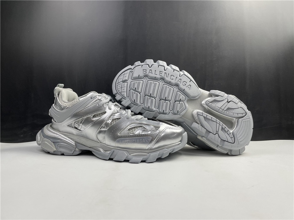 TRIPLE-S SNEAKER